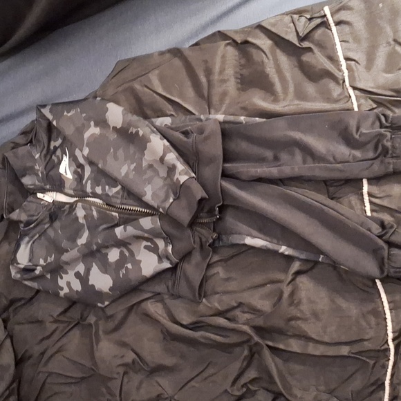 Nike black camo 24 month track suit - Picture 6 of 6
